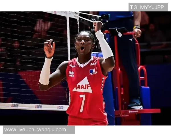 文班亚马半场表现抢眼砍下19分10板3助3断1帽唯失误略显不足